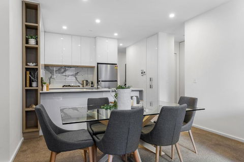 Remarkable 3-Bed With City Views & Swimming Pool - Tourism Brisbane 2