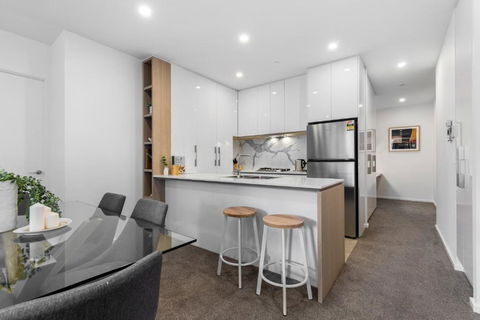 Remarkable 3-Bed With City Views & Swimming Pool - Tourism Brisbane 3