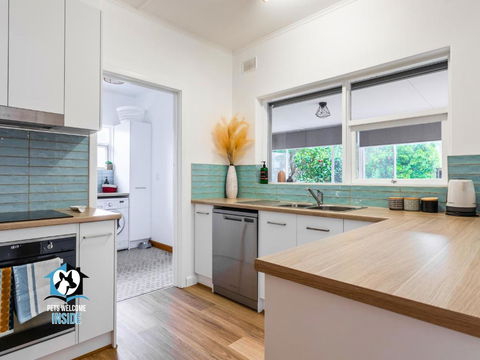 Renovated 3BR One Street To Beach - Brisbane Tourism 3