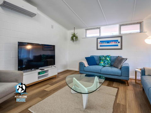 Renovated 3BR One Street To Beach - Brisbane Tourism 0