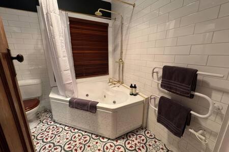 Renovated Cottage Near Cataract Gorge Launceston - Tourism Brisbane 3