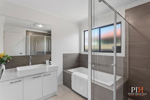 Renovated Lux Property In Quiet Estate - Tourism Brisbane 3