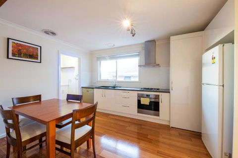 Rent Melbourne - Brisbane 4u 0