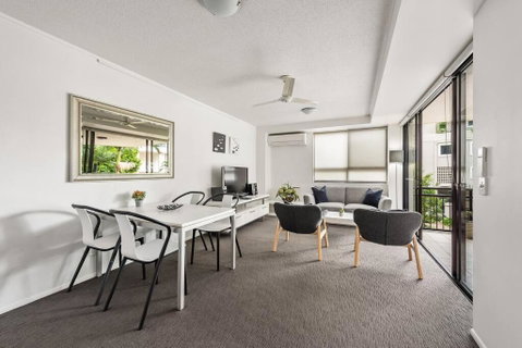 Resort Living - 10mins CBD - 2Bed / 2Bath / 1Car - Brisbane Tourism 0