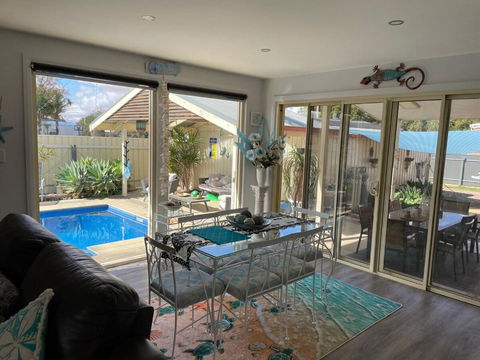 Resort On Morgan With Beautiful Private Pool, Pet Friendly - Brisbane Tourism 2