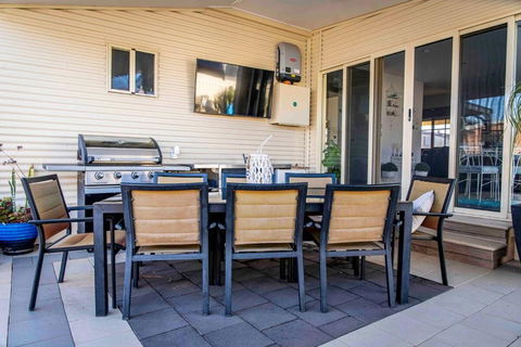 Resort On Morgan With Beautiful Private Pool, Pet Friendly - Brisbane Tourism 3