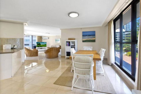 Resort Stay In Surfers Paradise Beach Apartment - Tourism Brisbane 1
