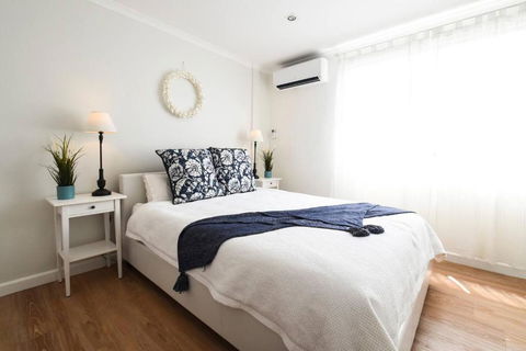 Resort-style Coastal Living With Balcony & Pool - Tourism Brisbane 1