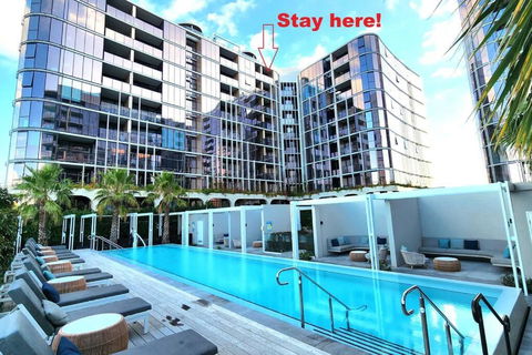 Resort-style Exec 1 Bed With Study In Port Melbourne - Tourism Brisbane 0