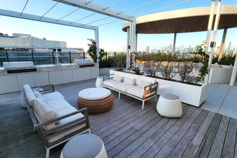 Resort-style Exec 1 Bed With Study In Port Melbourne - Tourism Brisbane 3