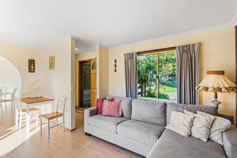 Retro Beach Bungalow - Stroll To The Esplanade - Tourism Brisbane 1