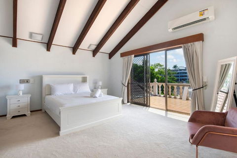 Retro Classic Surfers Paradise Waterfront Home - Tourism Brisbane 2