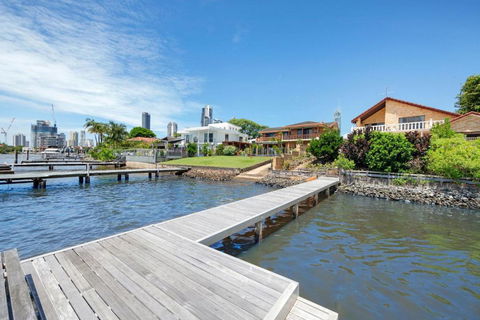 Retro Classic Surfers Paradise Waterfront Home - Tourism Brisbane 1