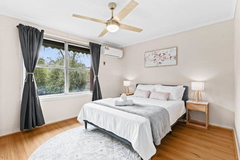 Retro Retreat - Mornington - Tourism Brisbane 0