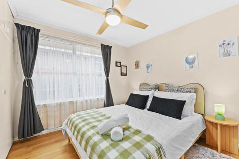 Retro Retreat - Mornington - Tourism Brisbane 1