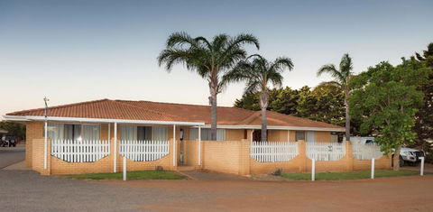 Rhodeside Lodge - Tourism Brisbane 2