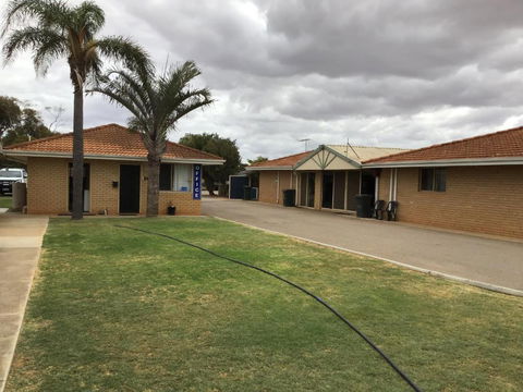 Rhodeside Lodge - Tourism Brisbane 0