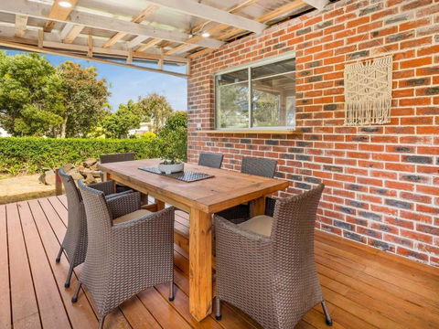 Rhyll Relaxer - Tourism Brisbane 1