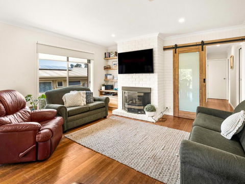 Rhyll Relaxer - Tourism Brisbane 0