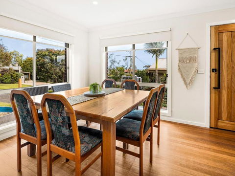 Rhyll Relaxer - Tourism Brisbane 3