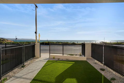 RIVA 202Espy - Brand New Luxury Beachfront - Sleeps 8 - Tourism Brisbane 1