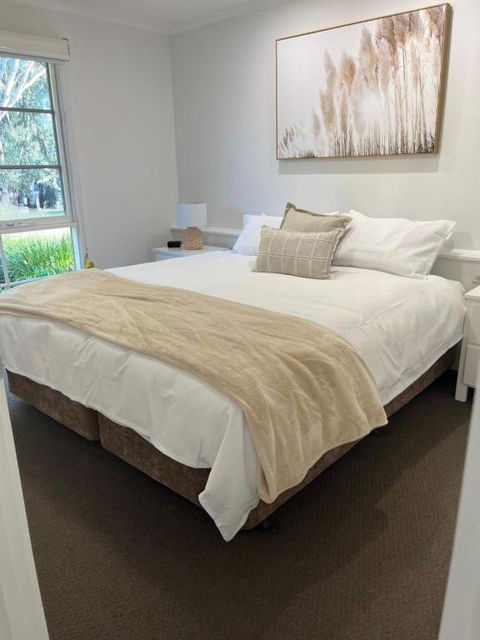 River Frontage Unit Moama - Tourism Brisbane 1