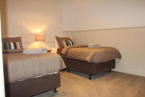River Rock Cottage Centrally Located And Dog Friendly - Tourism Brisbane 2