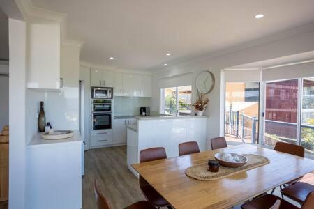 River View Holiday House Sleeps 8 10min To CBD - Tourism Brisbane 0
