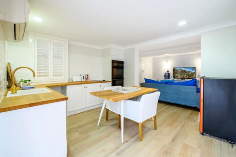 Riverfront Oasis Serene 1BRM Retreat - Tourism Brisbane 2