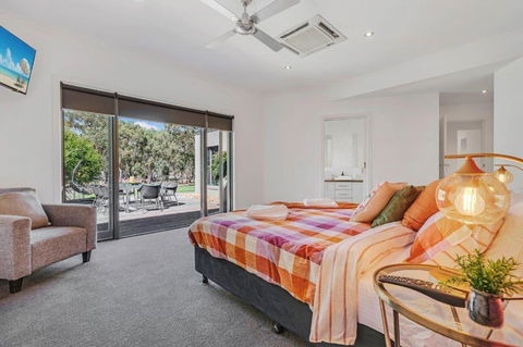 Riverlyne - Riverfront Holiday Home - Tourism Brisbane 3
