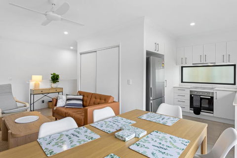Riverside 3-Bed Home With Study Nook And BBQ - Brisbane Tourism 0