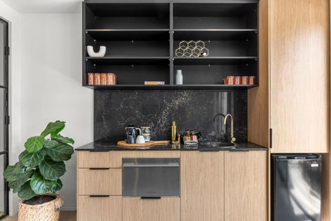 Riverside Luxe- Brand New, 50m To River, 3 Bedroom, Pizza Oven! - Tourism Brisbane 2