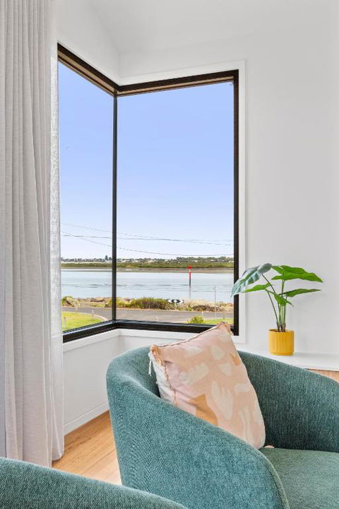 Riverside Luxe- Brand New, 50m To River, 3 Bedroom, Pizza Oven! - Tourism Brisbane 3