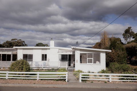 Riverside Retreat In Orford - Tourism Brisbane 1