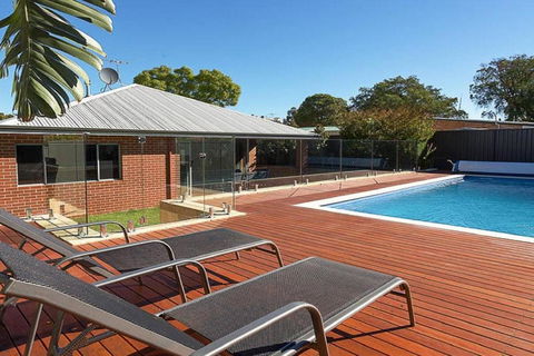 Rivervale Retreat - Spacious Family Living - Tourism Brisbane 0