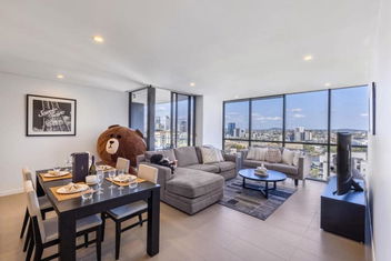 Riverview 2BR Delicate Apt, 1min To Train Station with Tourism Brisbane