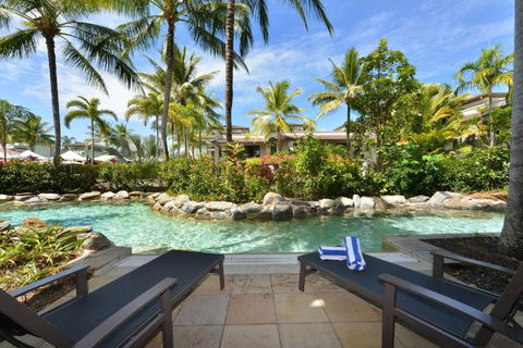 Resort-style Swim Out - A True Tropical Oasis - Tourism Brisbane 0