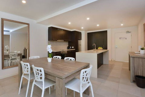 Resort-style Swim Out - A True Tropical Oasis - Tourism Brisbane 3