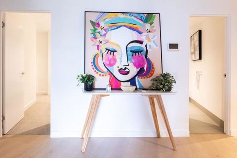 Ritz Carlton Residence With Parking & Backyard - Tourism Brisbane 1