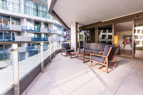 Ritz Carlton Residence With Parking & Backyard - Tourism Brisbane 3