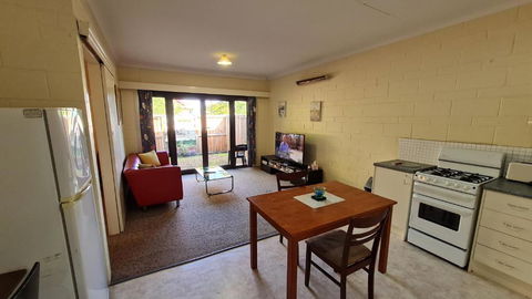 Rise N Shine - Affordable 50sqm Garden Apartment - Brisbane Tourism 3