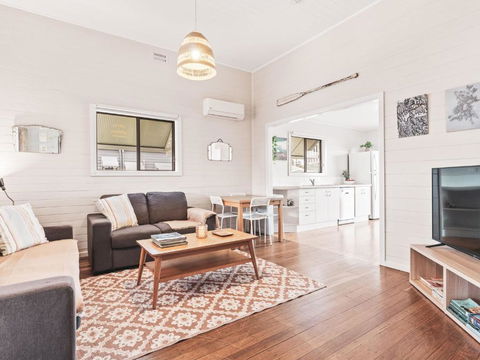 Rosena - The Classic Beach House - 5 Cashmore Street - Tourism Brisbane 0