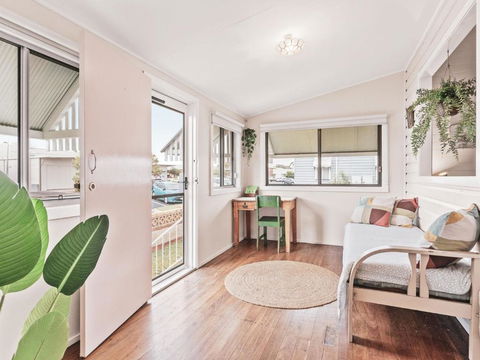 Rosena - The Classic Beach House - 5 Cashmore Street - Tourism Brisbane 2
