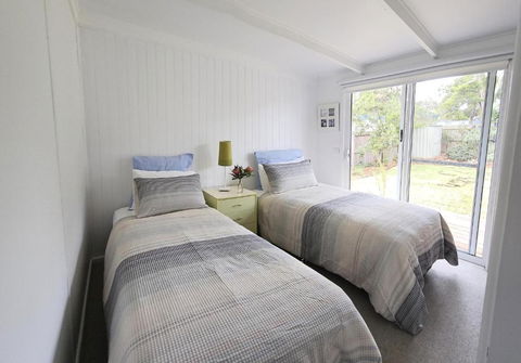 Saltbush - Ideally Located And Modernised MCM Beach House - Tourism Brisbane 1