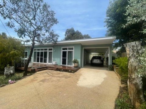 Saltbush - Ideally Located And Modernised MCM Beach House - Tourism Brisbane 0