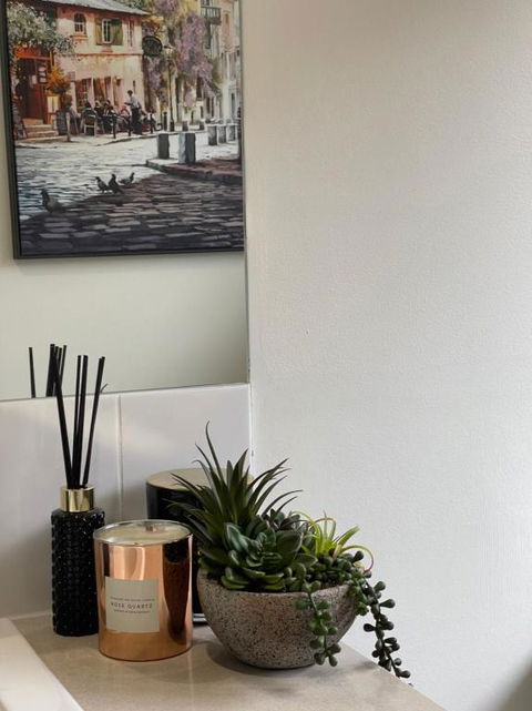 Royal Romanesque Holiday House In Dakabin - Brisbane Tourism 2