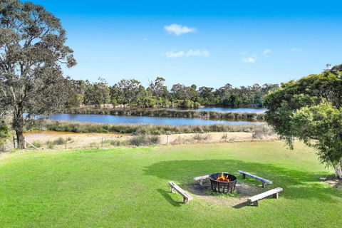 Roads End With Games Barn Ponies Alfresco Dining - Tourism Brisbane 3