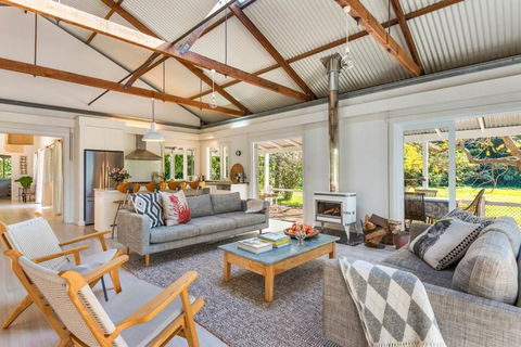 Rock Davis Luxury Beachouse - 100mtrs To Beach - Brisbane Tourism 2