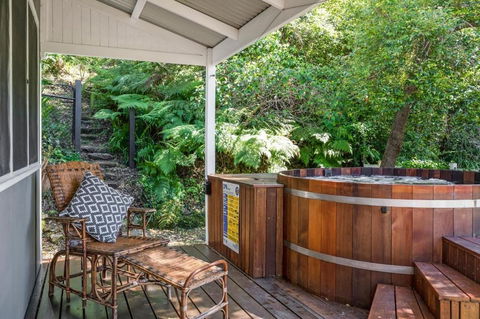 Rock Davis Luxury Beachouse - 100mtrs To Beach - Brisbane Tourism 1
