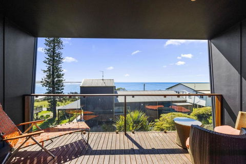 Rock Ledge - Tourism Brisbane 0